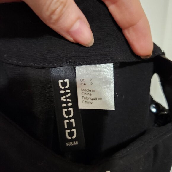 90s Style Midi Skirt with Slit and Button Details - Picture 4 of 4